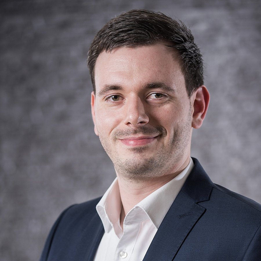 Portraitfoto von Adrian Issing